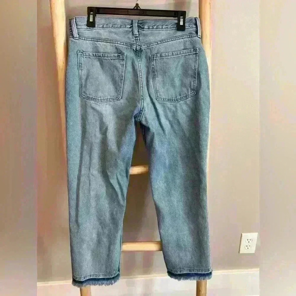 ✨Old Navy Size 8 Distressed high rise slouchy strait fit blue jeans - Picture 2 of 5